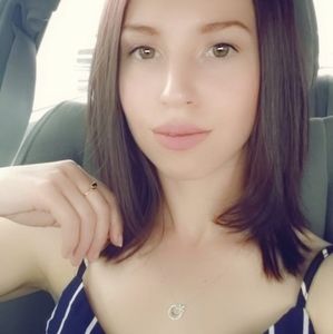 Meet your Posher, Valeria